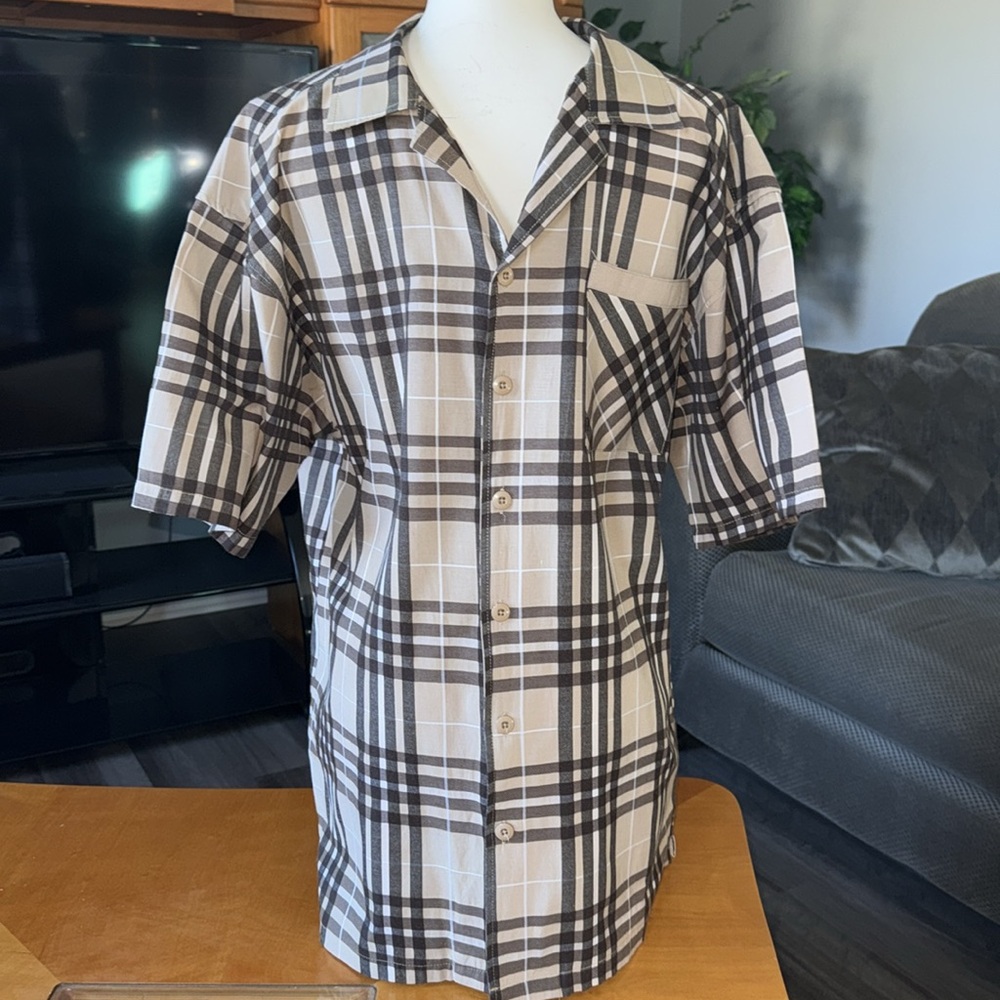 Men’s button down print shirt size XL